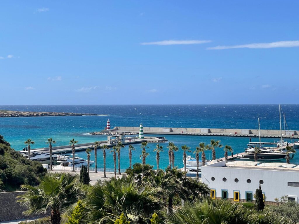 Villa mit Pool, Blick auf Marina Karpaz Gate