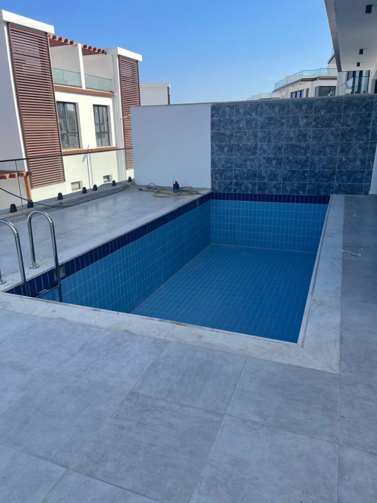 Villa mit Pool, Blick auf Marina Karpaz Gate