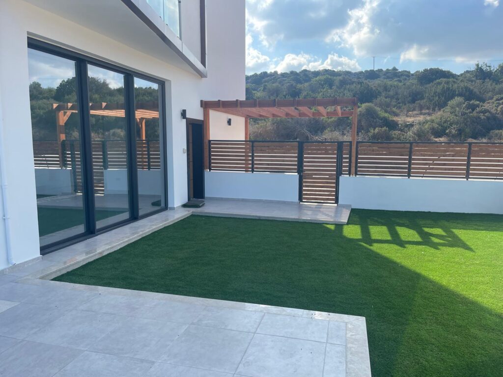 Villa mit Pool, Blick auf Marina Karpaz Gate